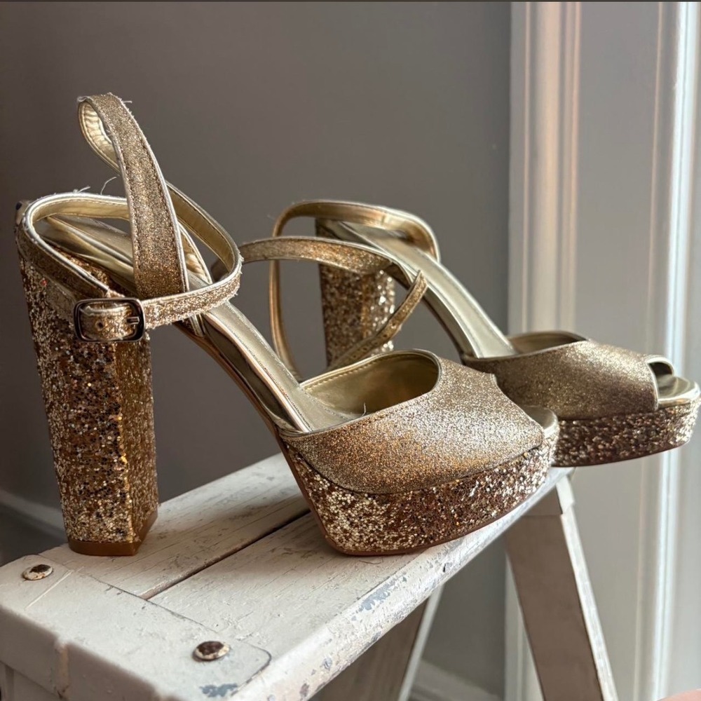 Belle Badgley Mischka 7 1/2 Gold Glitter Platform Chunky Heels